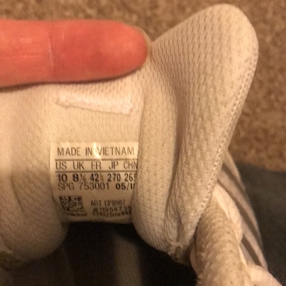 Women’s adidas shoes - Picture 8 of 8